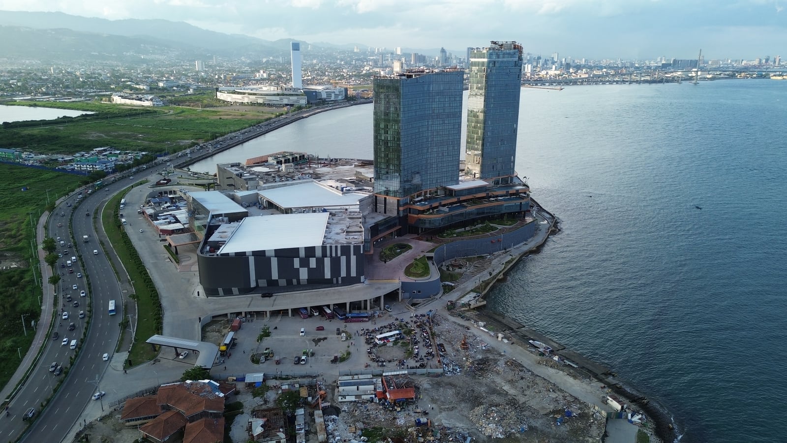 宿霧 NUSTAR 度假村與賭場的海濱建築航拍，攝於 2023 年