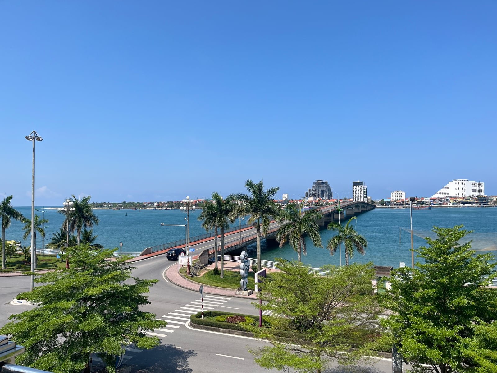 同海日麗河、日麗橋與保寧半島