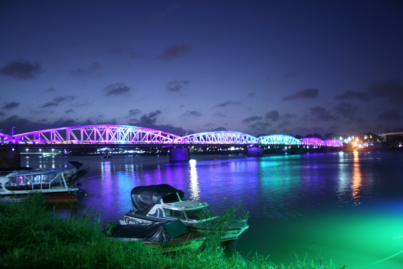 順化長錢橋與香江夜景